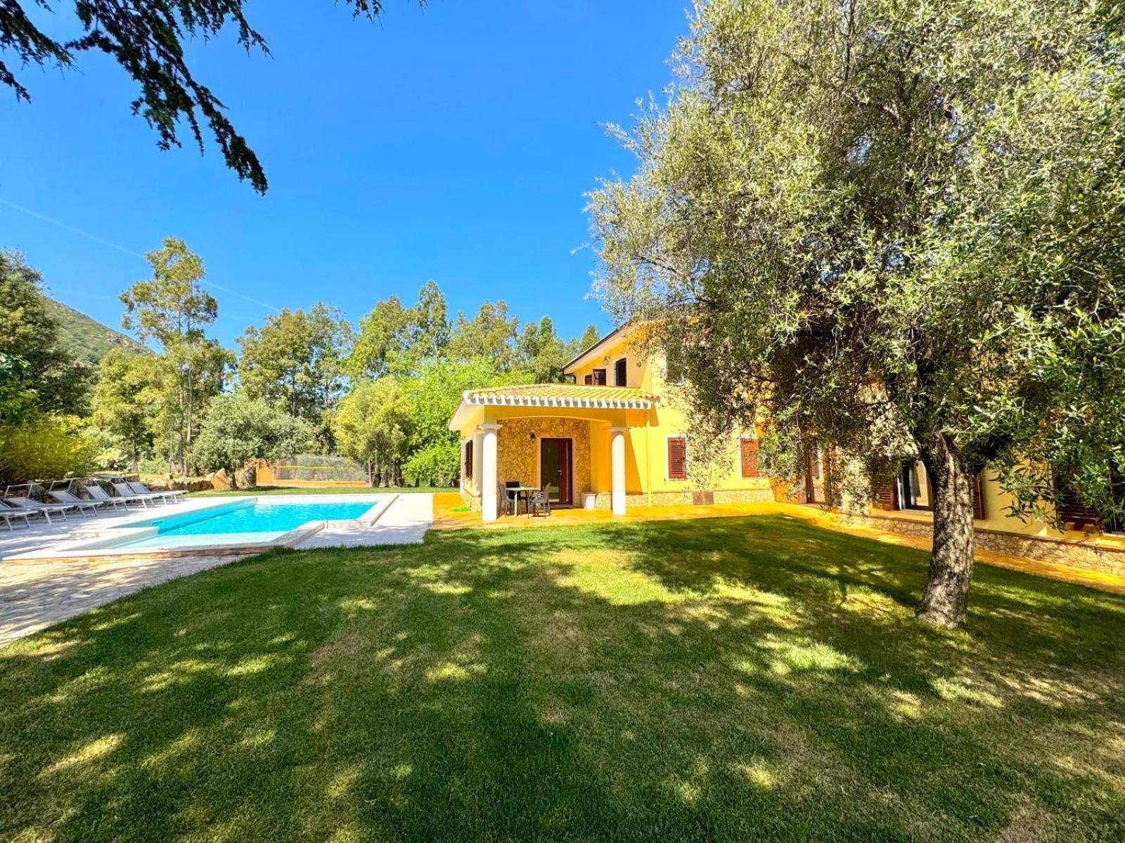 Villa With Pool Cardedu Exterior foto